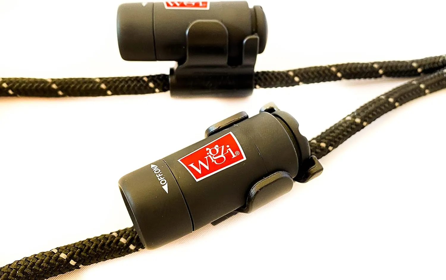 WIGZI 2 Dog Leash Automatically Untangles with 360 Spin, Gel Handle - Reflective Rope. Optional LEDs Light UP to 25 FEET. Universal Size All Dogs, Black, Med/Lrg Size with 2 Rechargeable Lights